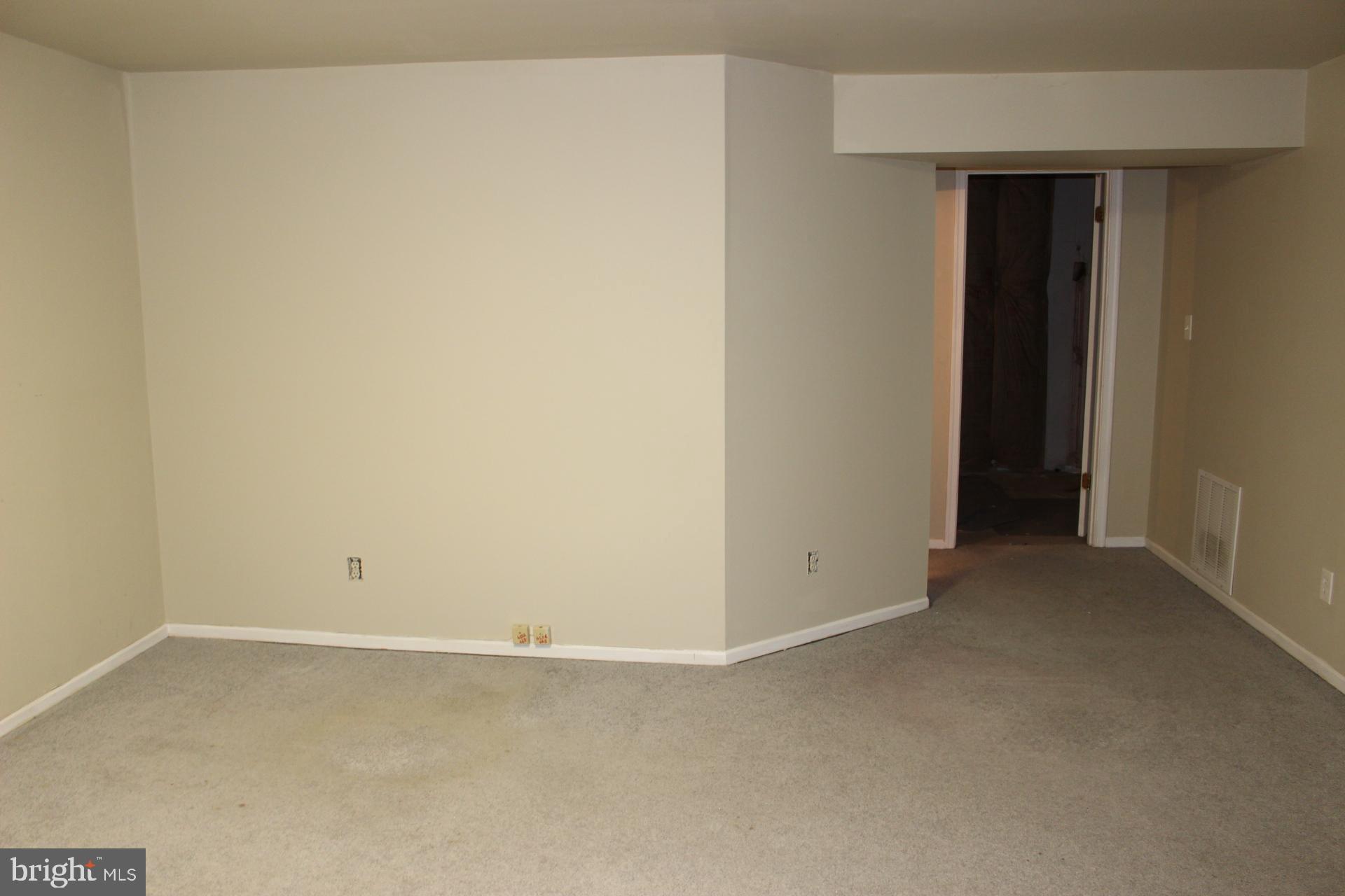 2013 Putnam Road Baltimore, MD 21227 - Photo 4 of 23