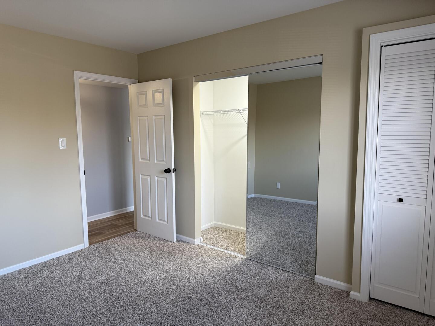 14970 Pulaski Road, Unit 5 Midlothian, IL 60445 - Photo 11 of 22 an empty room with windows and closet
