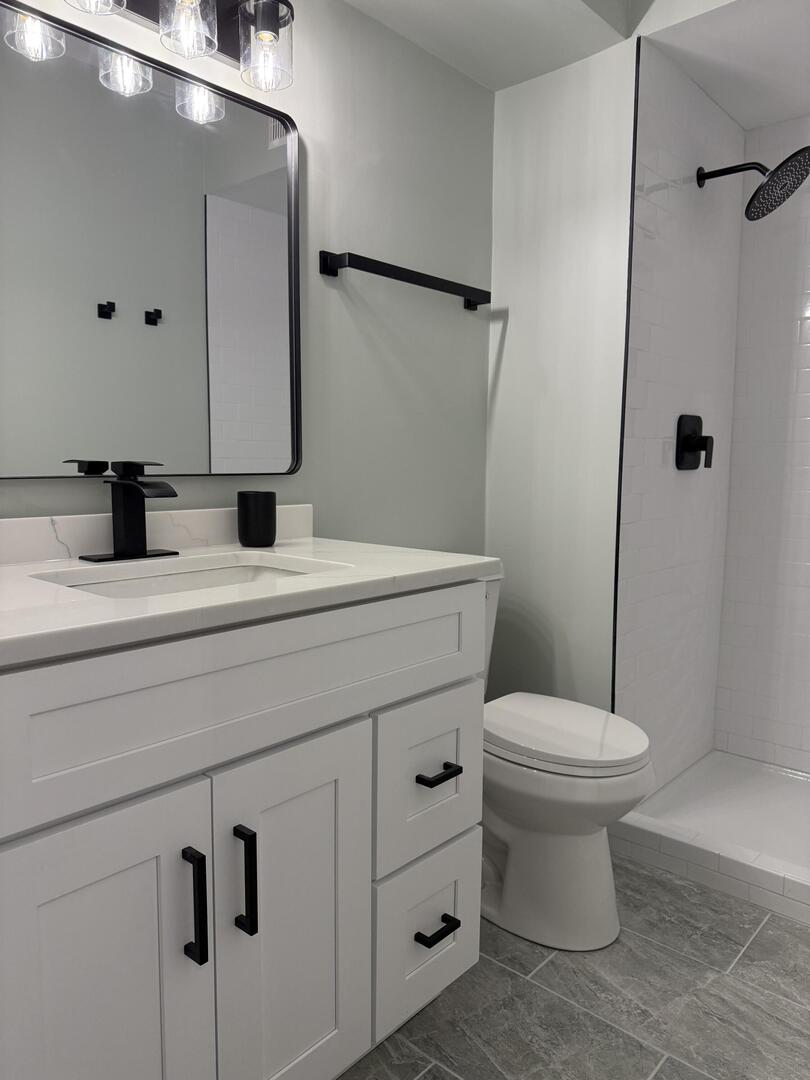 14970 Pulaski Road, Unit 5 Midlothian, IL 60445 - Photo 14 of 22 a bathroom with a sink toilet and mirror