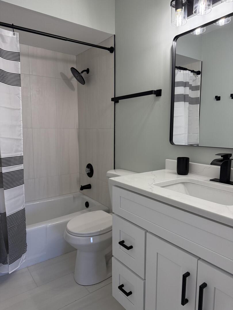 14970 Pulaski Road, Unit 5 Midlothian, IL 60445 - Photo 21 of 22 a bathroom with a sink a toilet and shower