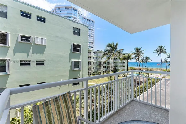 $2,900 | 1770 South Ocean Boulevard, Unit 308, Lauderdale-by-the-Sea, FL 33062