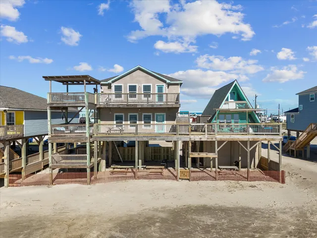 $800,000 | 111 Beach Drive, Surfside Beach, TX 77541
