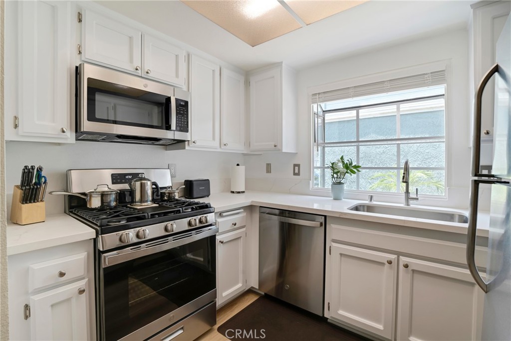 1980 Rory Lane, Unit 6 Simi Valley, CA 93063 - Photo 11 of 29