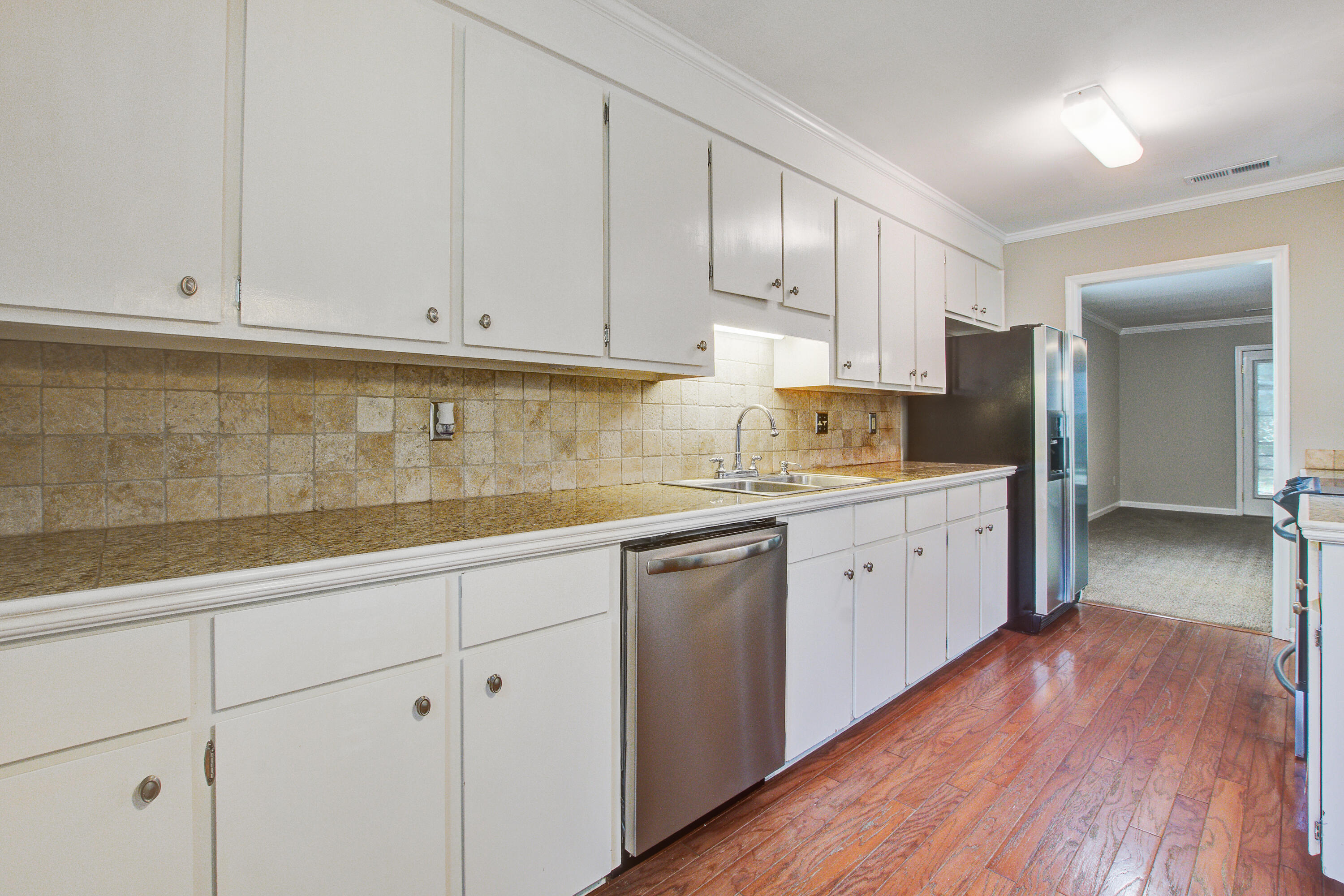 978 Governors Road Mount Pleasant, SC 29464 - Photo 11 of 28 978 (11)