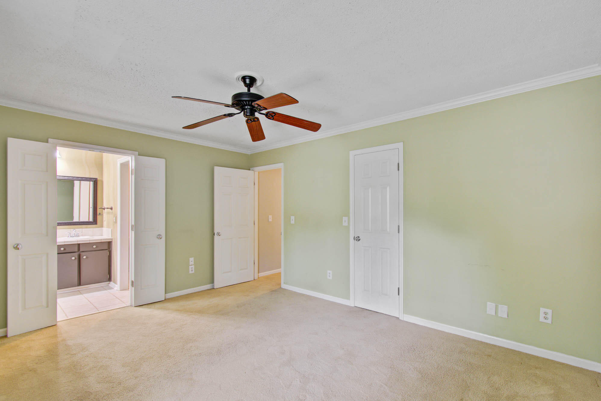 978 Governors Road Mount Pleasant, SC 29464 - Photo 13 of 18 23