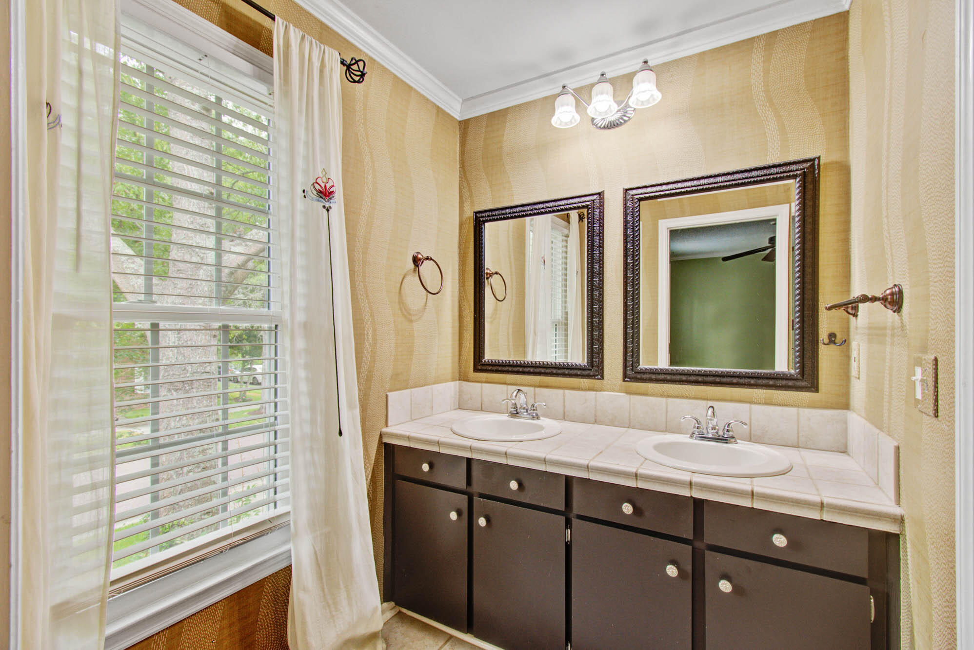 978 Governors Road Mount Pleasant, SC 29464 - Photo 14 of 18 24