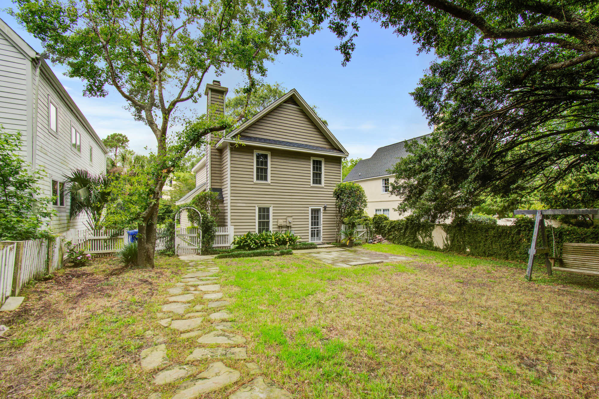 978 Governors Road Mount Pleasant, SC 29464 - Photo 16 of 18 26