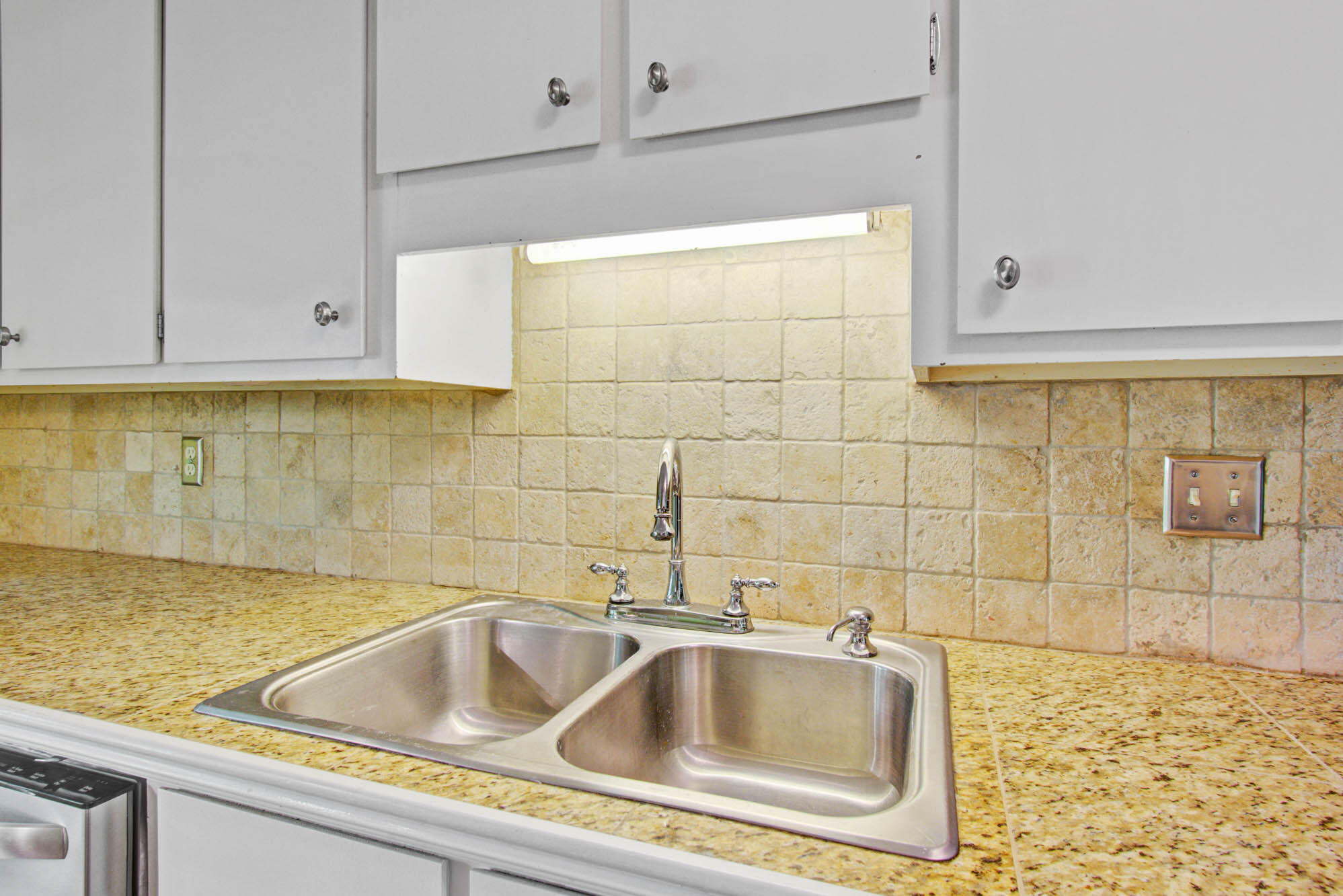 978 Governors Road Mount Pleasant, SC 29464 - Photo 4 of 18 12