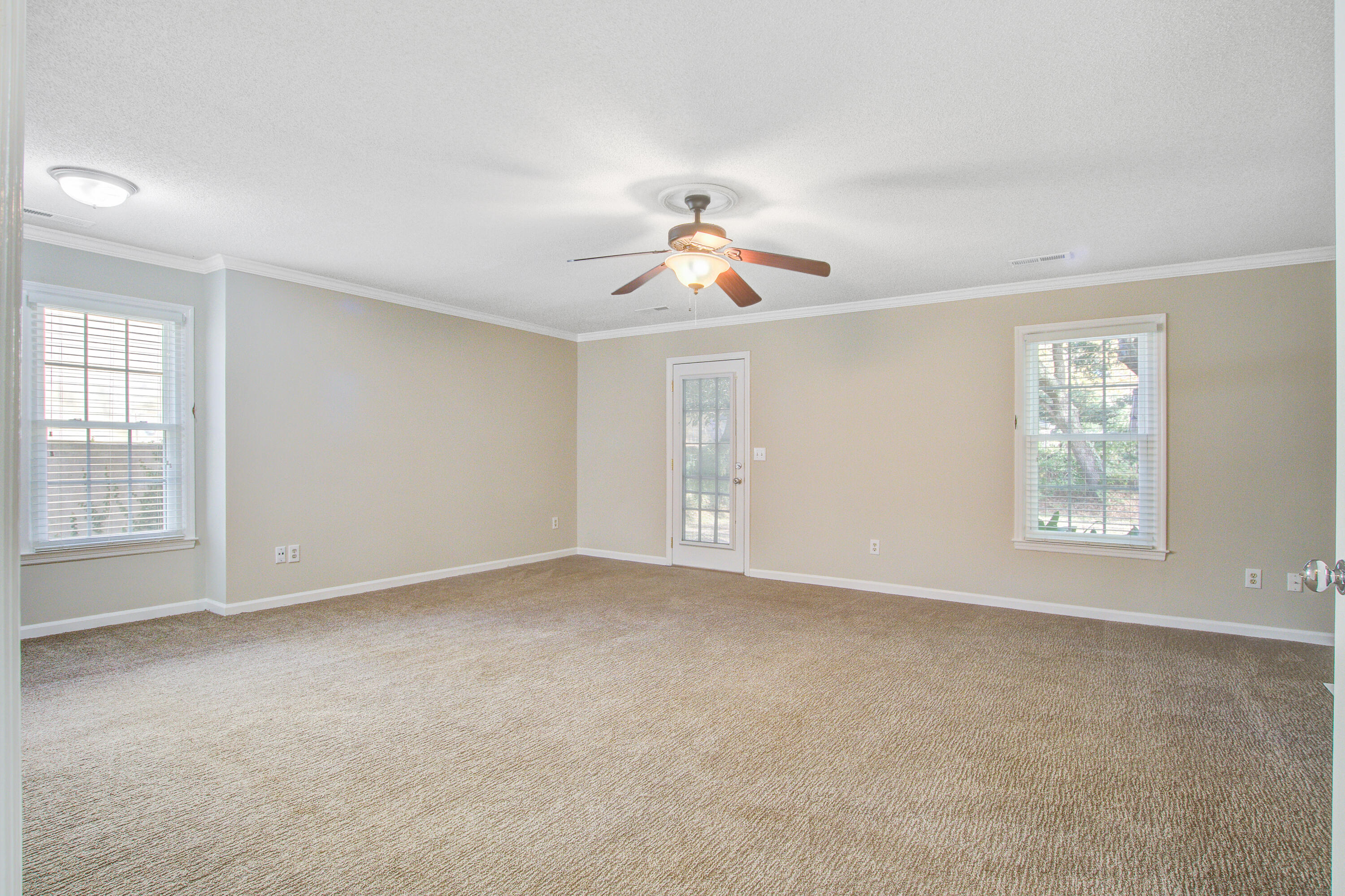 978 Governors Road Mount Pleasant, SC 29464 - Photo 4 of 28 978 (4)