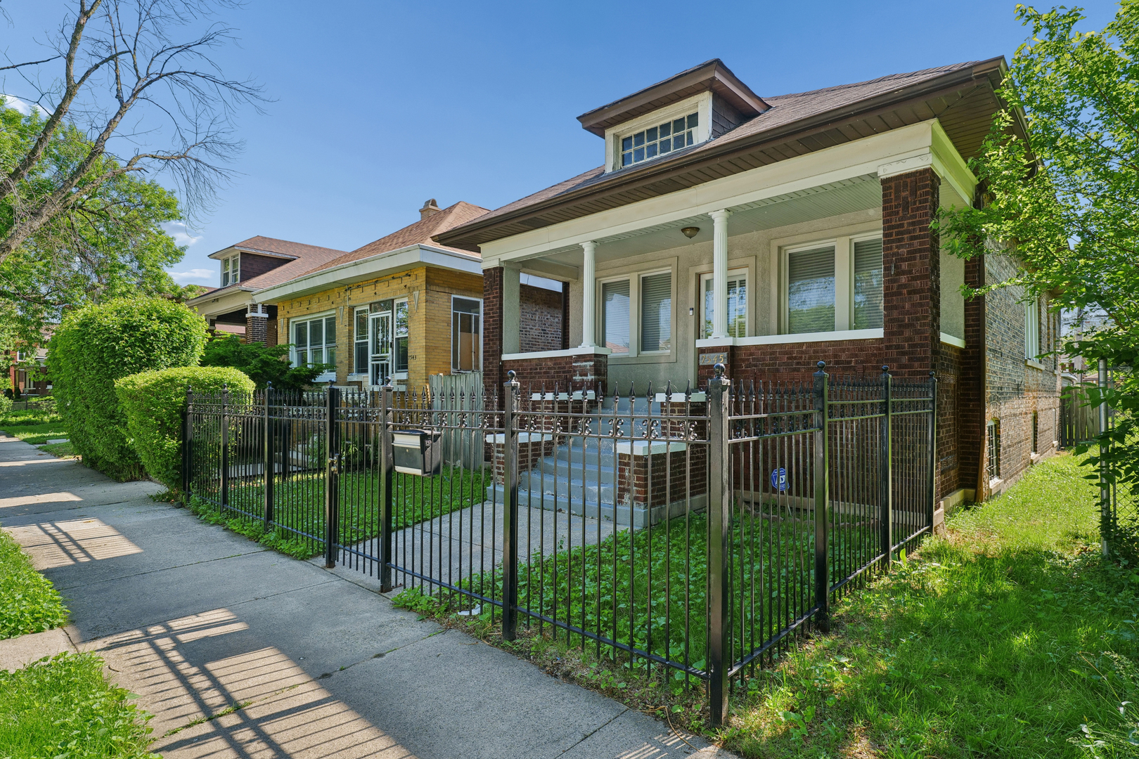 7545 South Ridgeland Avenue Chicago, IL 60649 - Photo 3 of 25
