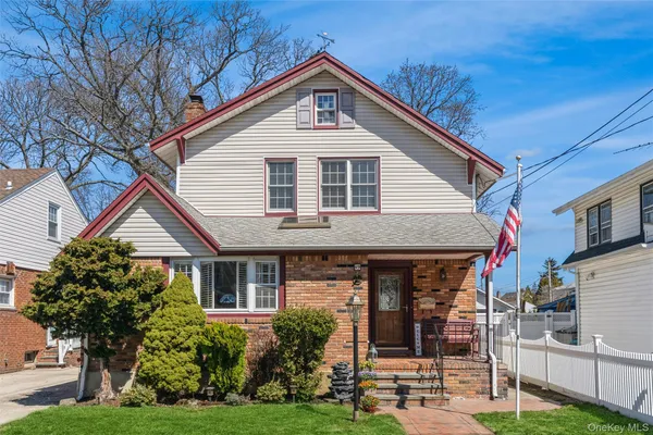 $779,000 | 49 Winter Street, Lynbrook, NY 11563