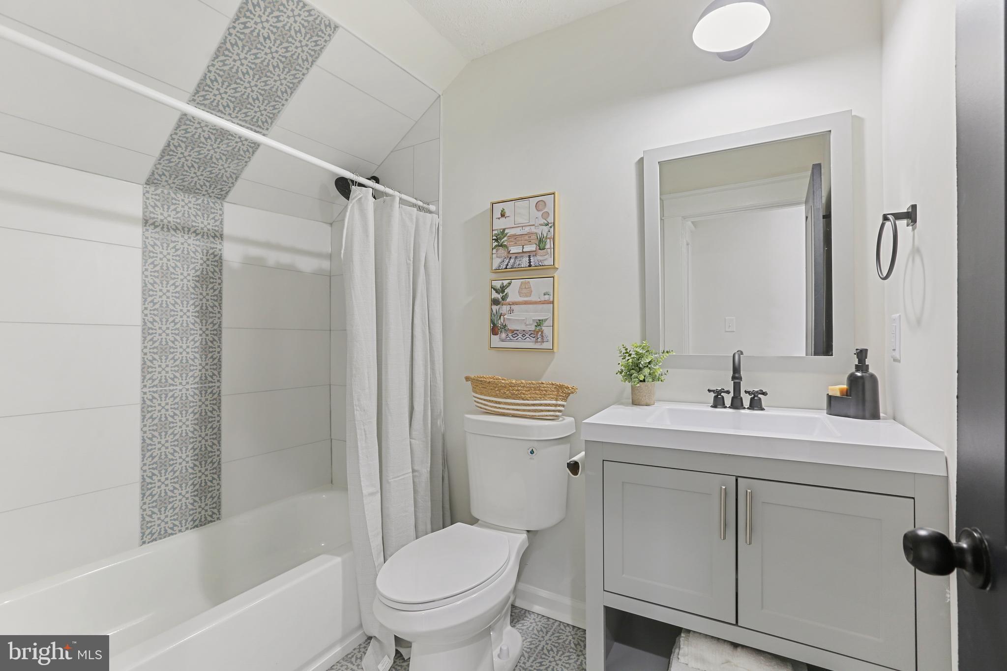 3321 Rueckert Avenue Baltimore, MD 21214 - Photo 23 of 35 2nd Floor Hall Bath