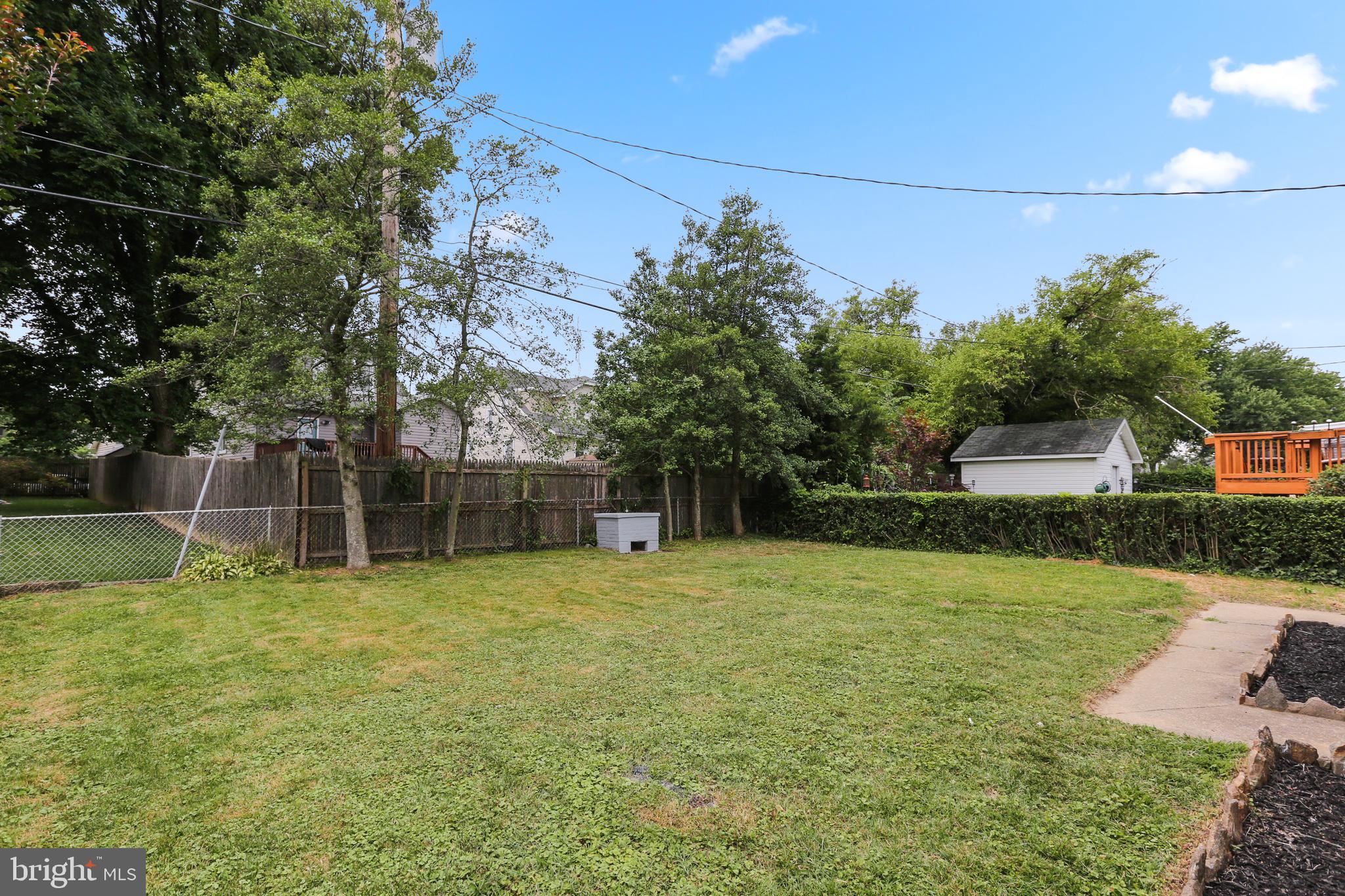 3321 Rueckert Avenue Baltimore, MD 21214 - Photo 31 of 35 Large back yard