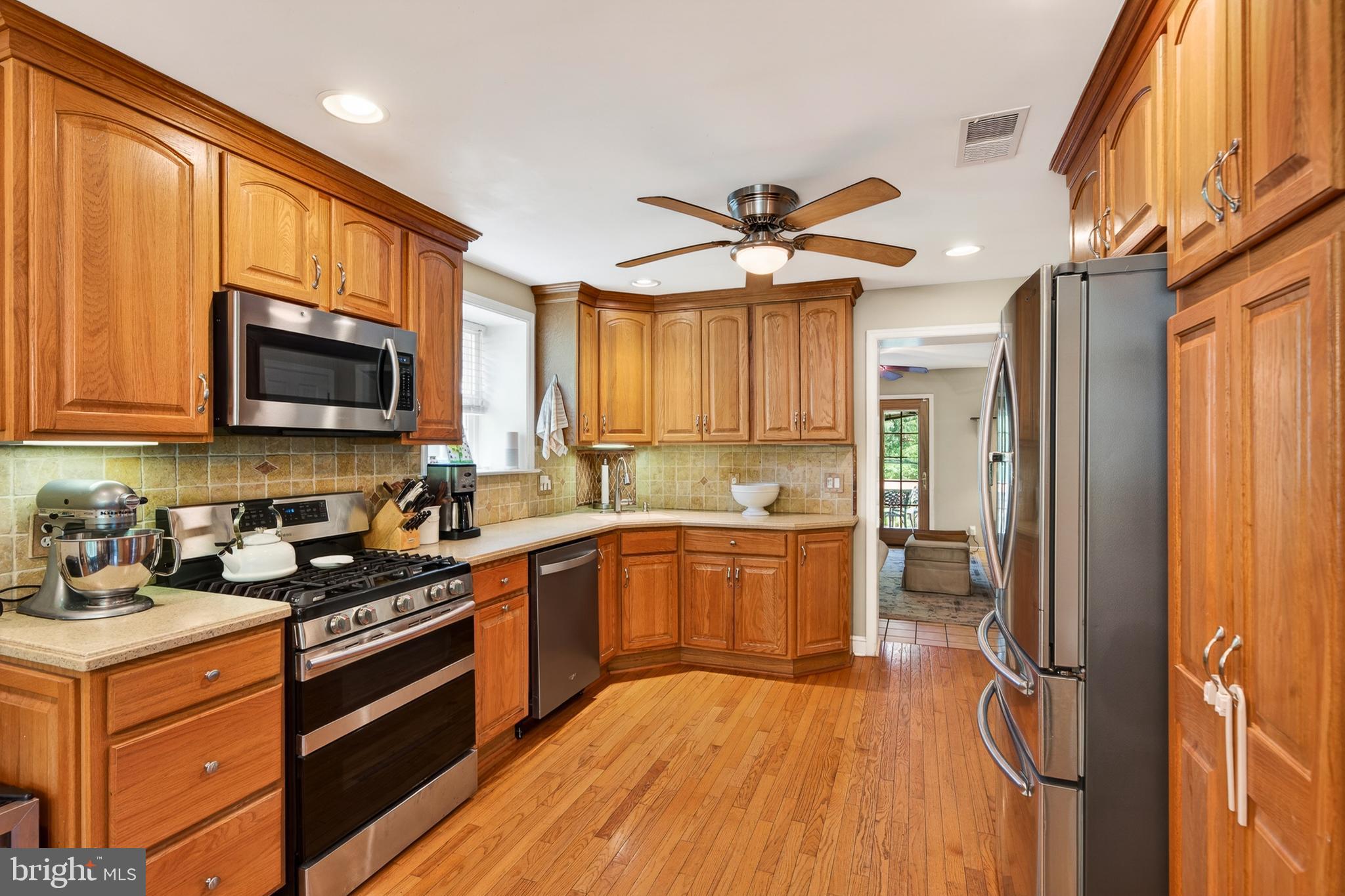 122 Ashwood Road Springfield, PA 19064 - Photo 3 of 48