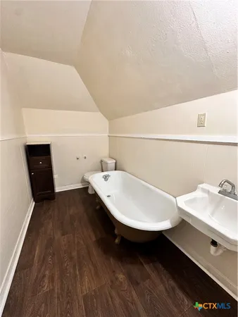 $2,800 | 1010 Academy Street, San Marcos, TX 78666