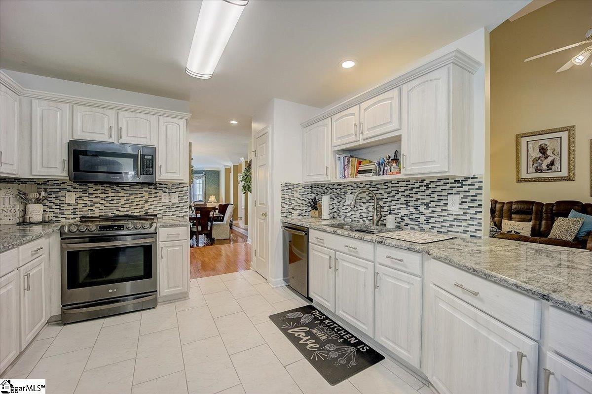 11 Bushberry Way Greer, SC 29650 - Photo 10 of 36 Gallery Image 10