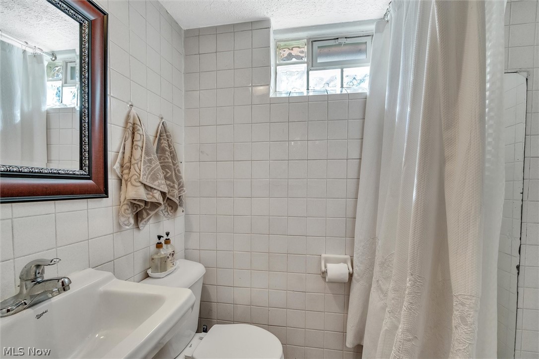 1265 Lander Road Cleveland, OH 44124 - Photo 25 of 35