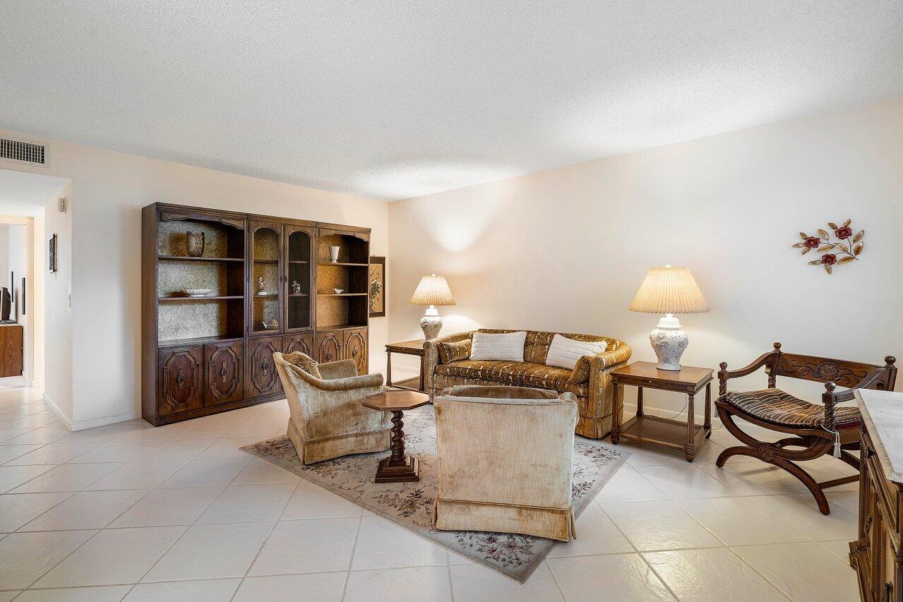 637 Normandy Lane, Unit N Delray Beach, FL 33484 - Photo 11 of 28 LIVING ROOM