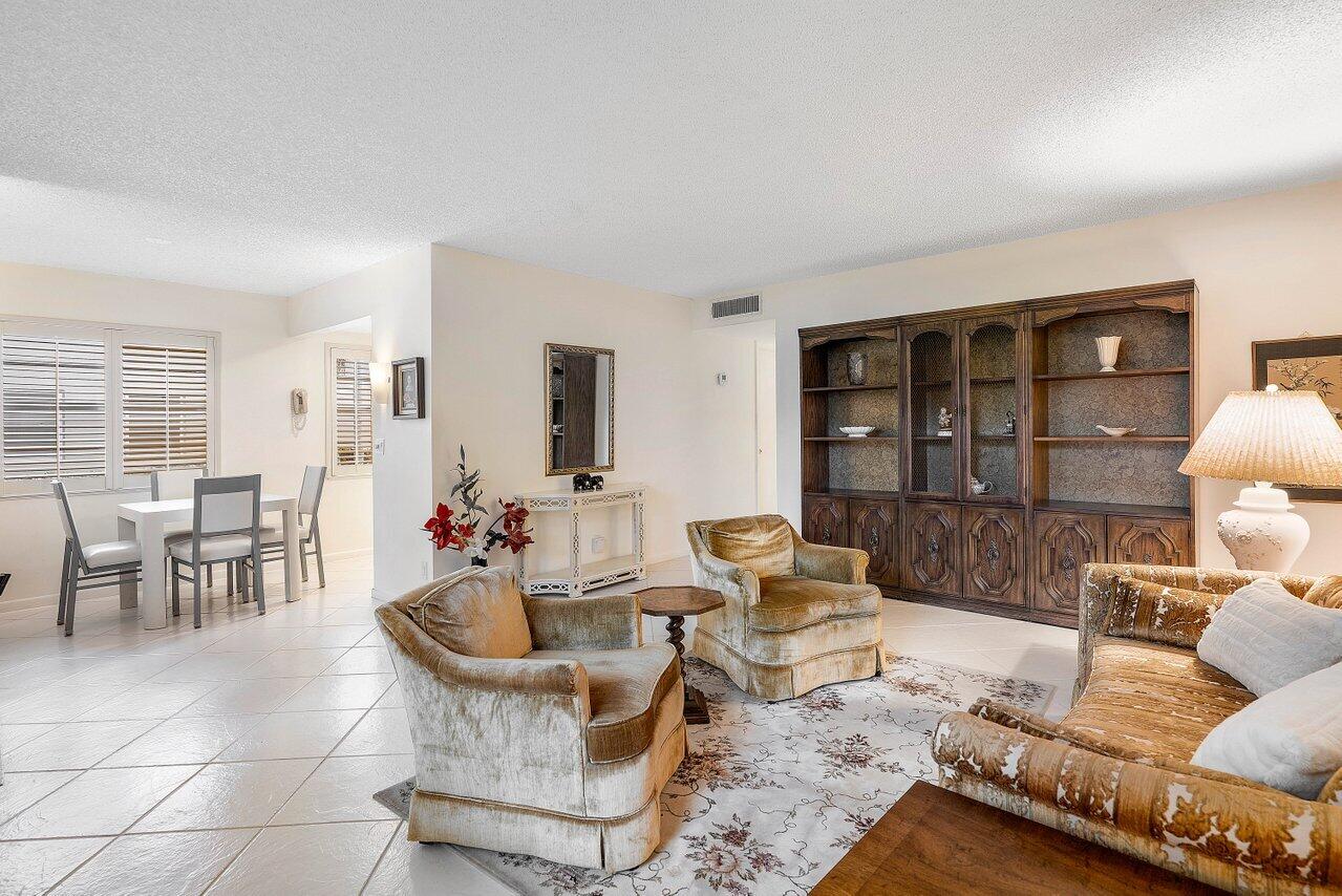 637 Normandy Lane, Unit N Delray Beach, FL 33484 - Photo 9 of 28 LIVING ROOM