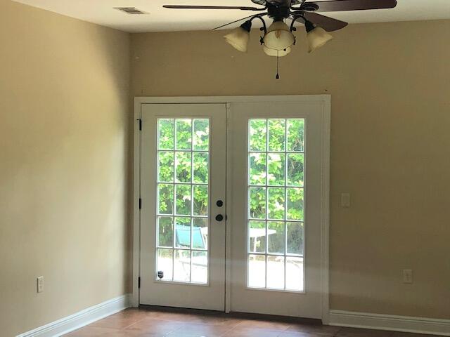 1594 Venice Avenue Fort Walton Beach, FL 32547 - Photo 2 of 22 1594 Venice Back Entrance