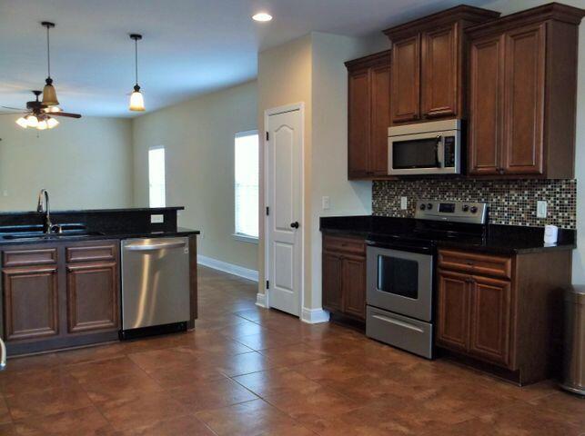 1594 Venice Avenue Fort Walton Beach, FL 32547 - Photo 4 of 22 1594 Venice Kitchen