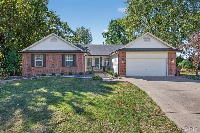 $529,900 | 6 Sailor Court, Lake St. Louis, MO 63367