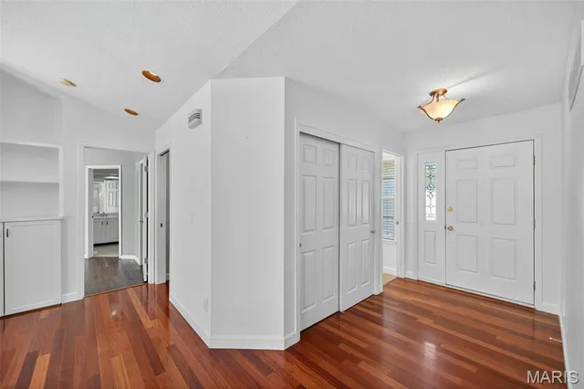 $529,900 | 6 Sailor Court, Lake St. Louis, MO 63367