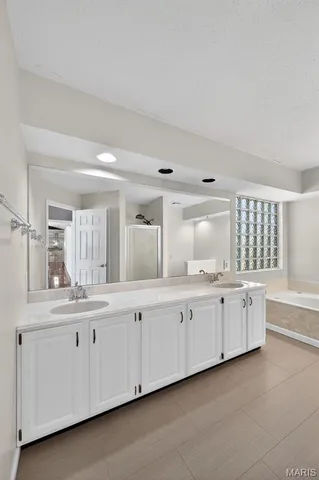 $529,900 | 6 Sailor Court, Lake St. Louis, MO 63367