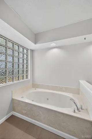 $529,900 | 6 Sailor Court, Lake St. Louis, MO 63367