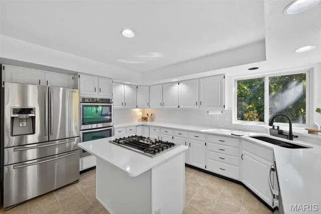 $529,900 | 6 Sailor Court, Lake St. Louis, MO 63367