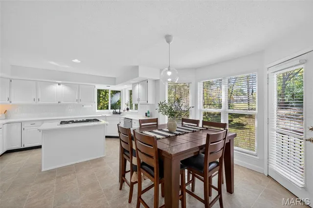 $529,900 | 6 Sailor Court, Lake St. Louis, MO 63367