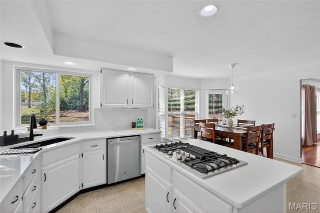 $529,900 | 6 Sailor Court, Lake St. Louis, MO 63367