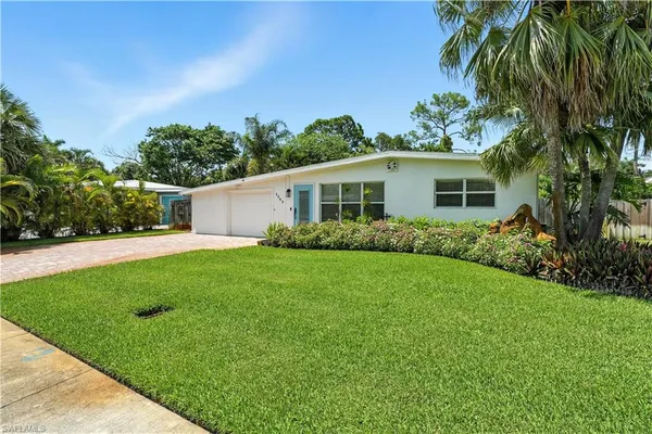 $1,350,000 | 1063 22nd Avenue North, Naples, FL 34103