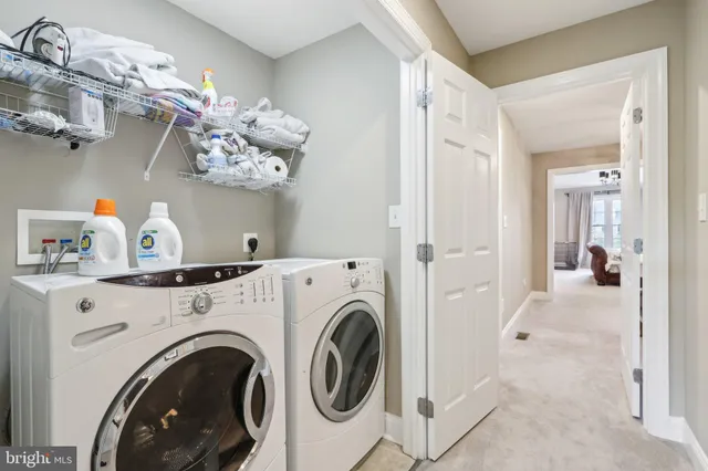 a view of livingroom with washer and dryer