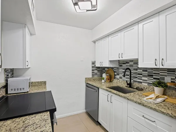 $209,999 | 851 Miles Avenue, Unit 13, Winter Park, FL 32789