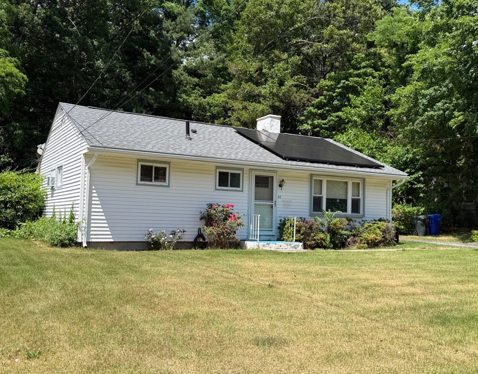 32 Crestmont Street Springfield, MA 01108 - Photo 3 of 34
