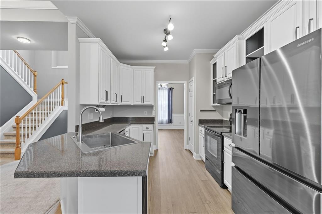 4260 Mountain Ridge Road Gainesville, GA 30506 - Photo 12 of 39 a kitchen with kitchen island granite countertop a sink a stove and refrigerator