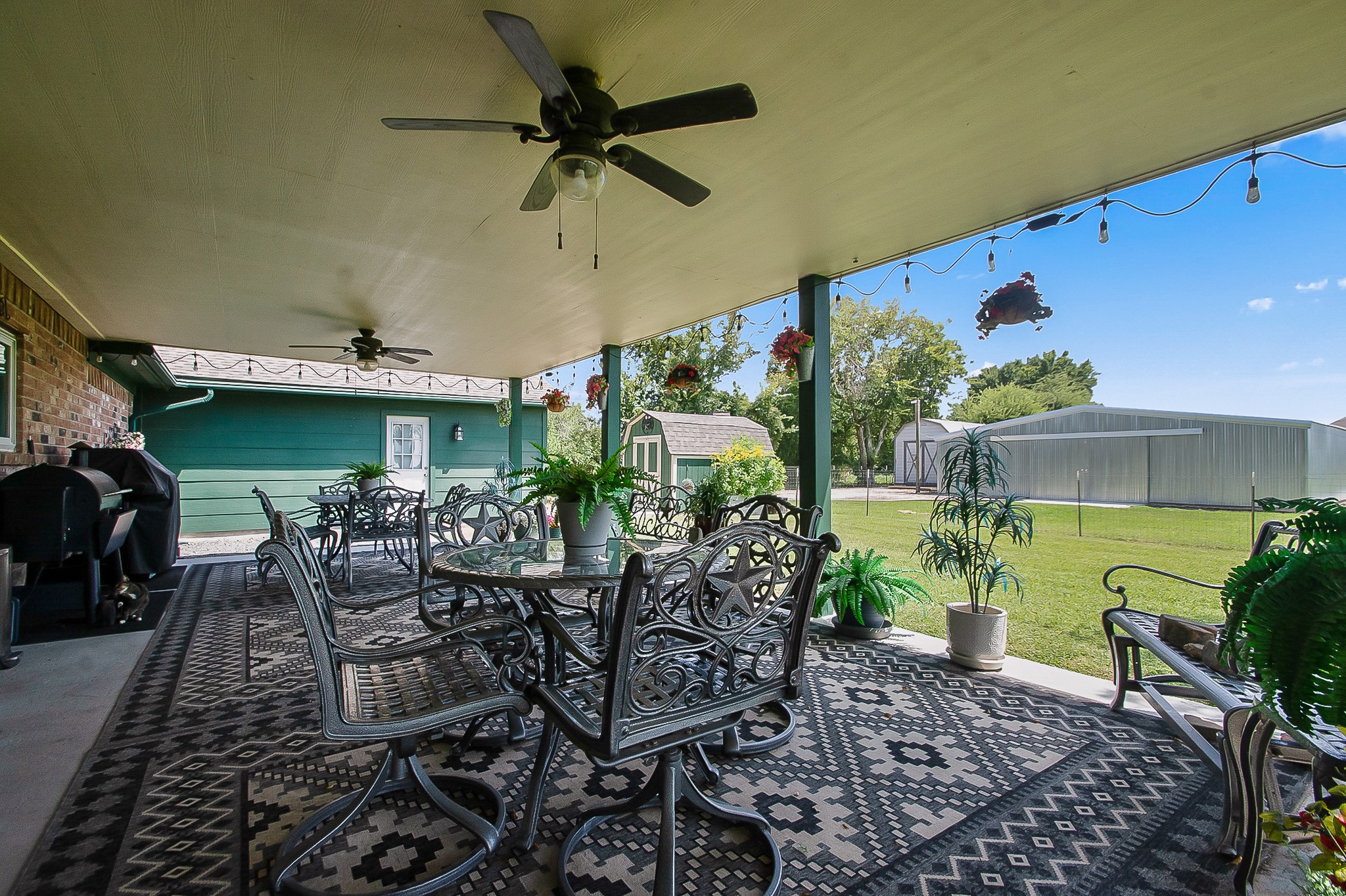 9112 Pilgrim Circle Rosharon, TX 77583 - Photo 24 of 32 Back patio beautifully designed.