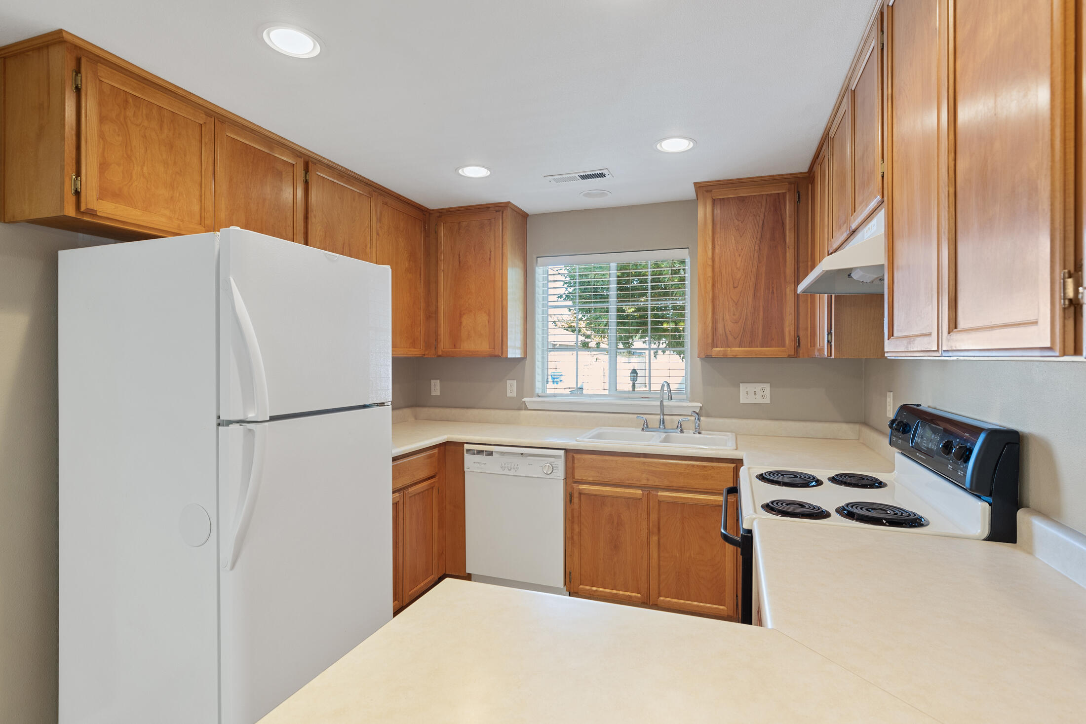668 Andrea Way Eagle Point, OR 97524 - Photo 9 of 26 0R1A0916