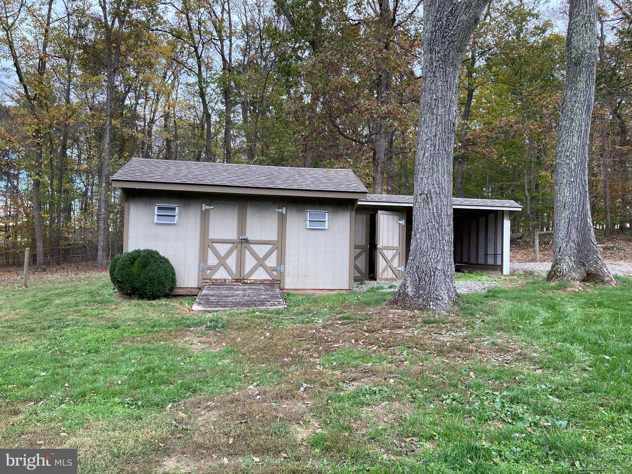 18725 Darnestown Road Poolesville, MD 20837 - Photo 19 of 21 Store shed in the rear yard