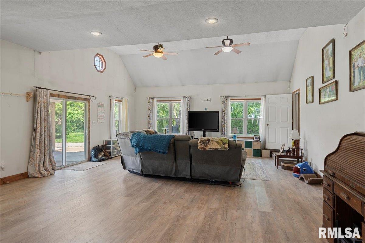 14455 East Dutch Henry Road Lewistown, IL 61542 - Photo 16 of 54 Gallery Image 16