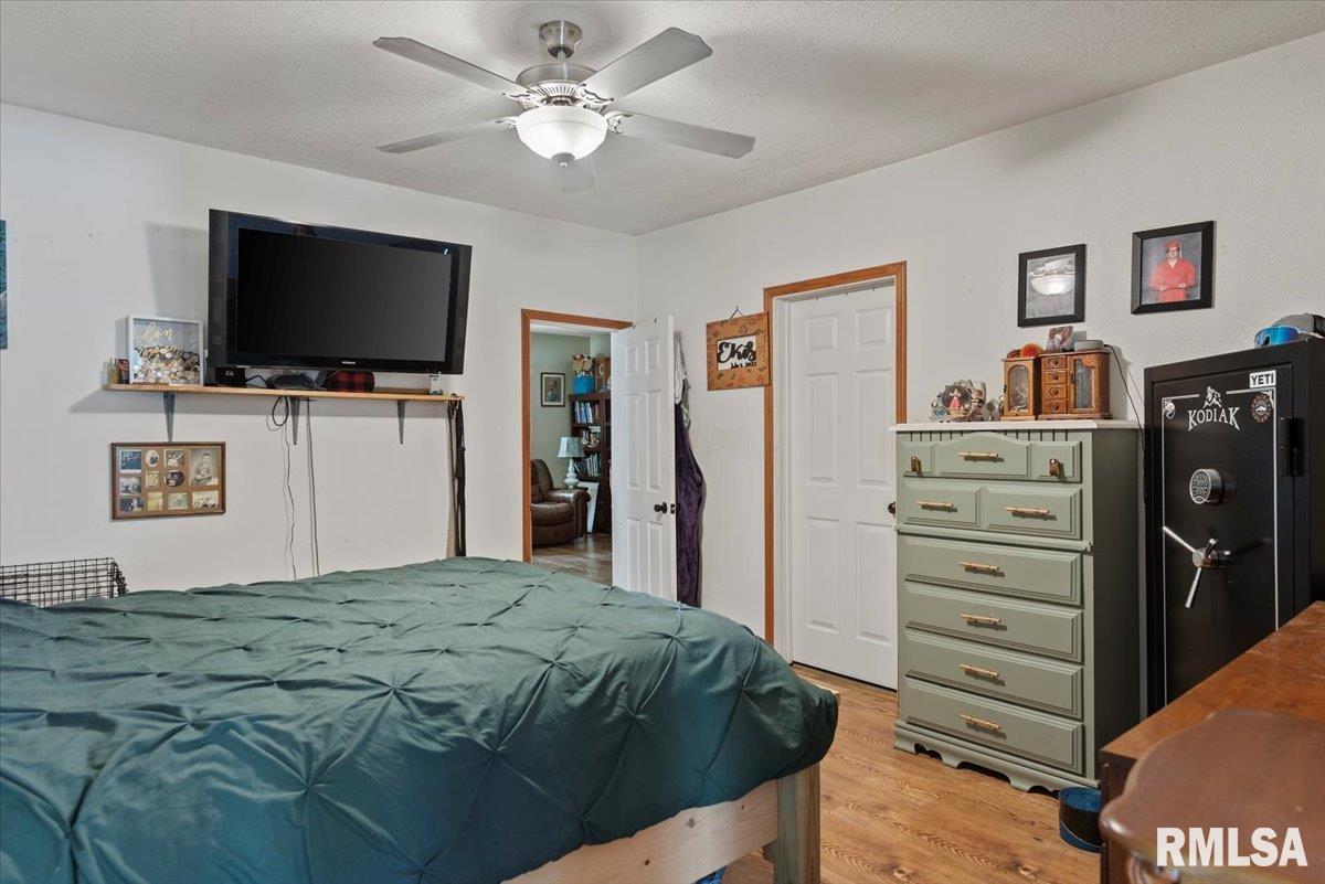 14455 East Dutch Henry Road Lewistown, IL 61542 - Photo 20 of 54 Gallery Image 20
