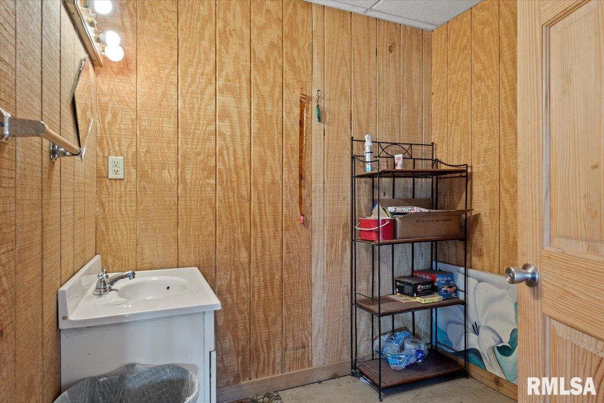14455 East Dutch Henry Road Lewistown, IL 61542 - Photo 34 of 54 Gallery Image 34