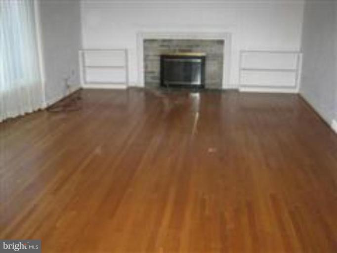 18727 Preston Road Hagerstown, MD 21742 - Photo 2 of 8 Living Room