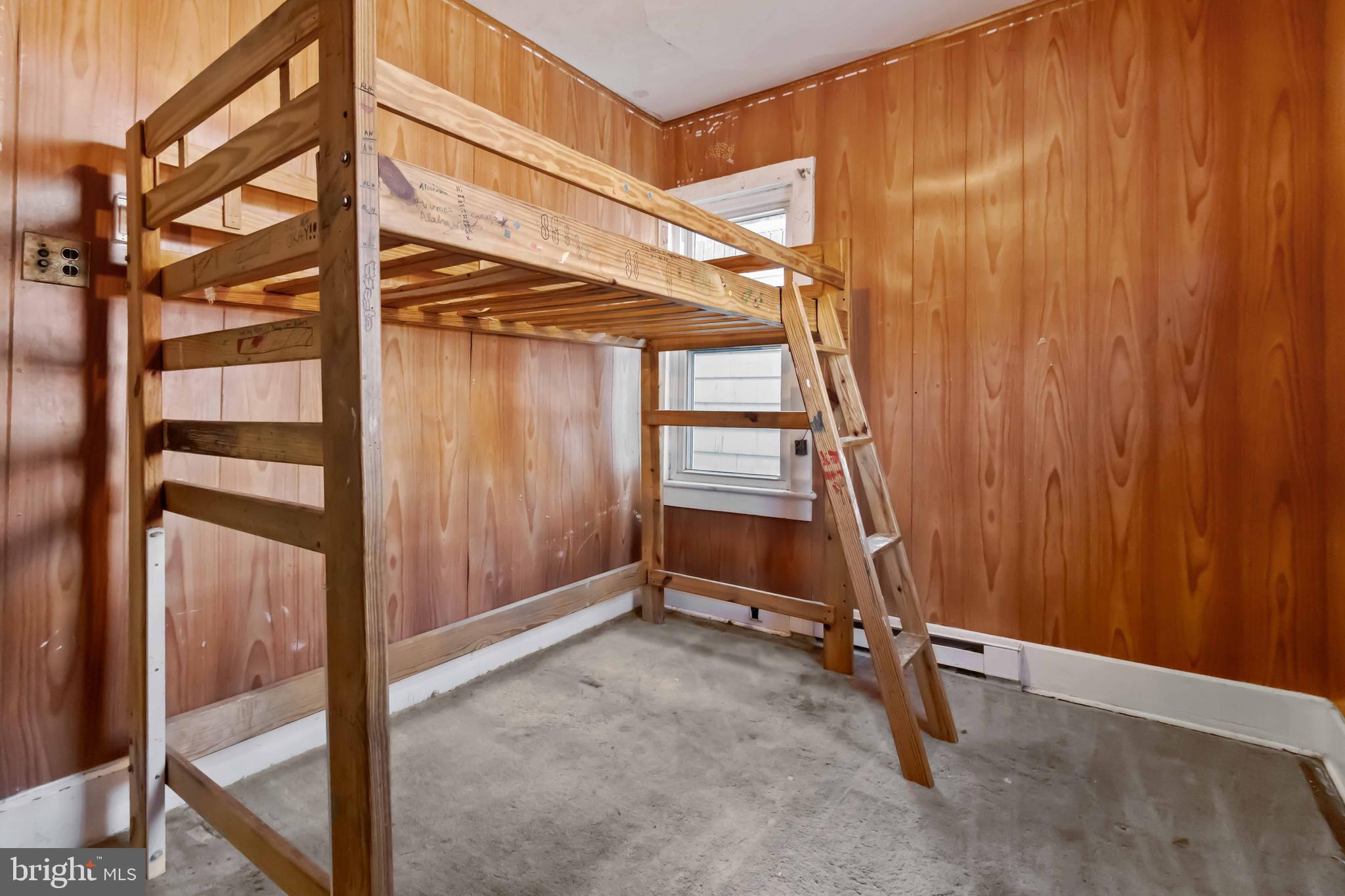 11 West Commerce Street Shamokin, PA 17872 - Photo 13 of 24 an empty room with windows