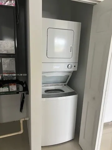 $1,950 | 885 East 1st Avenue, Unit 306, Hialeah, FL 33010