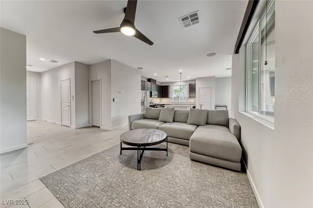 $2,595 | 7012 Pearl Hilltop Court, Las Vegas, NV 89148