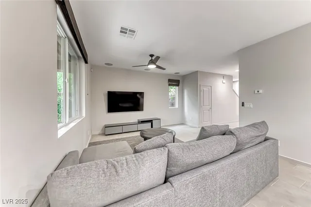 $2,595 | 7012 Pearl Hilltop Court, Las Vegas, NV 89148