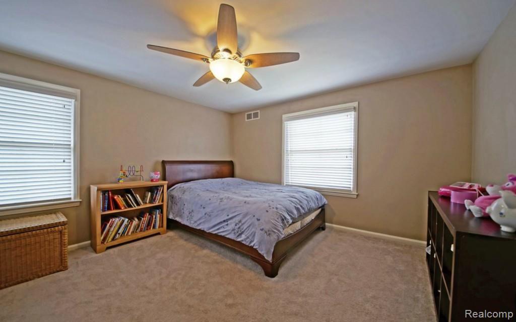 611 Hampton Road Grosse Pointe, MI 48236 - Photo 17 of 26 17-photo-web-1680x1050-162744.jpg