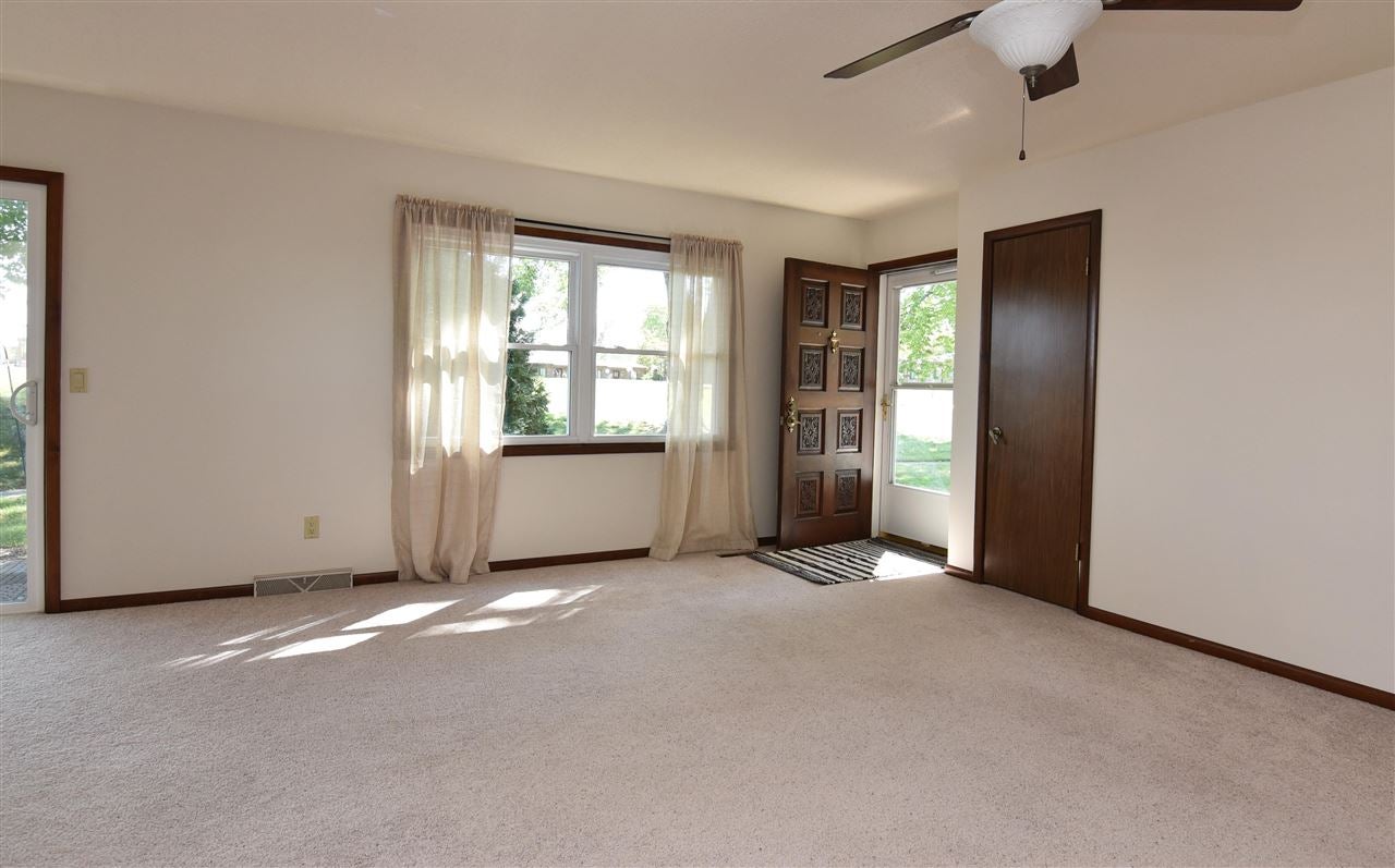 100 Valley Road Williamsburg, IA 52361 - Photo 6 of 29 Gallery Image 6
